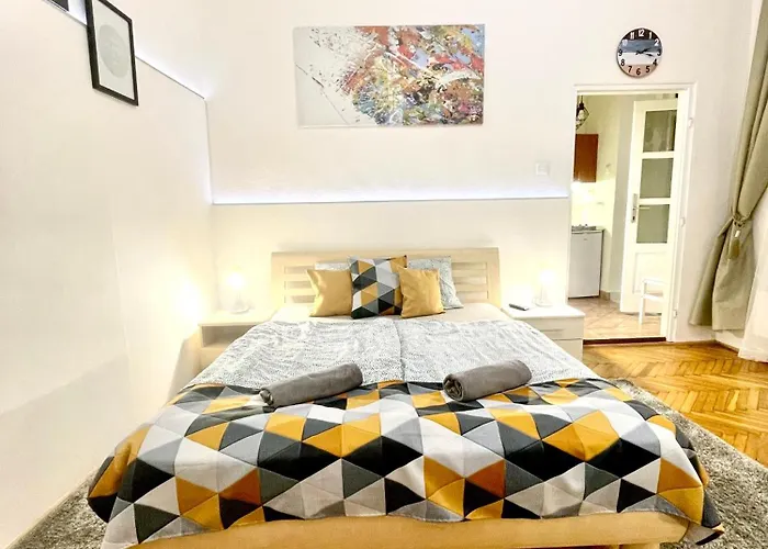 Small Cosy Apartment Near The Famous Westend City Center