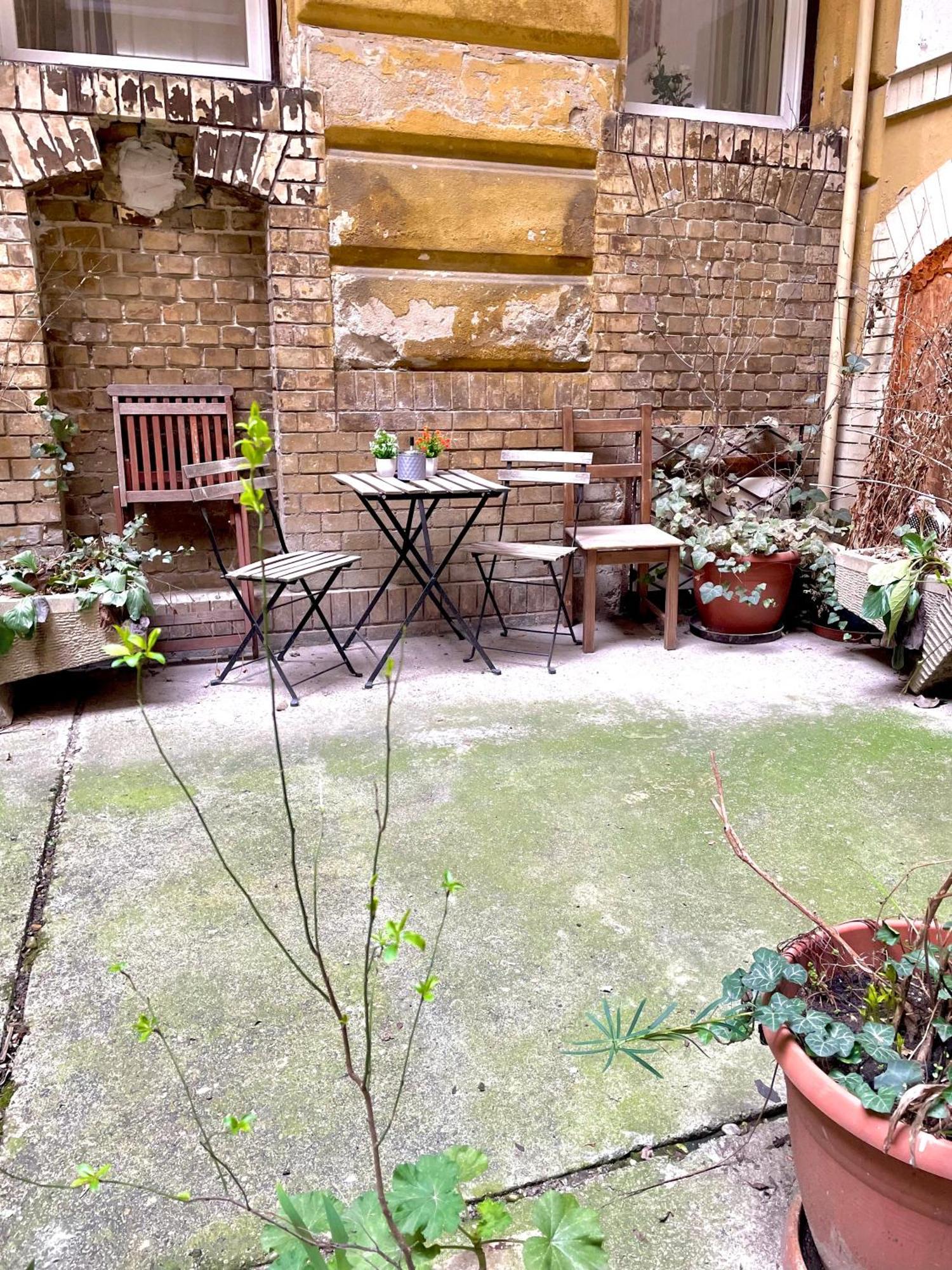 Small Cosy Near The Famous Westend Center Apartman *