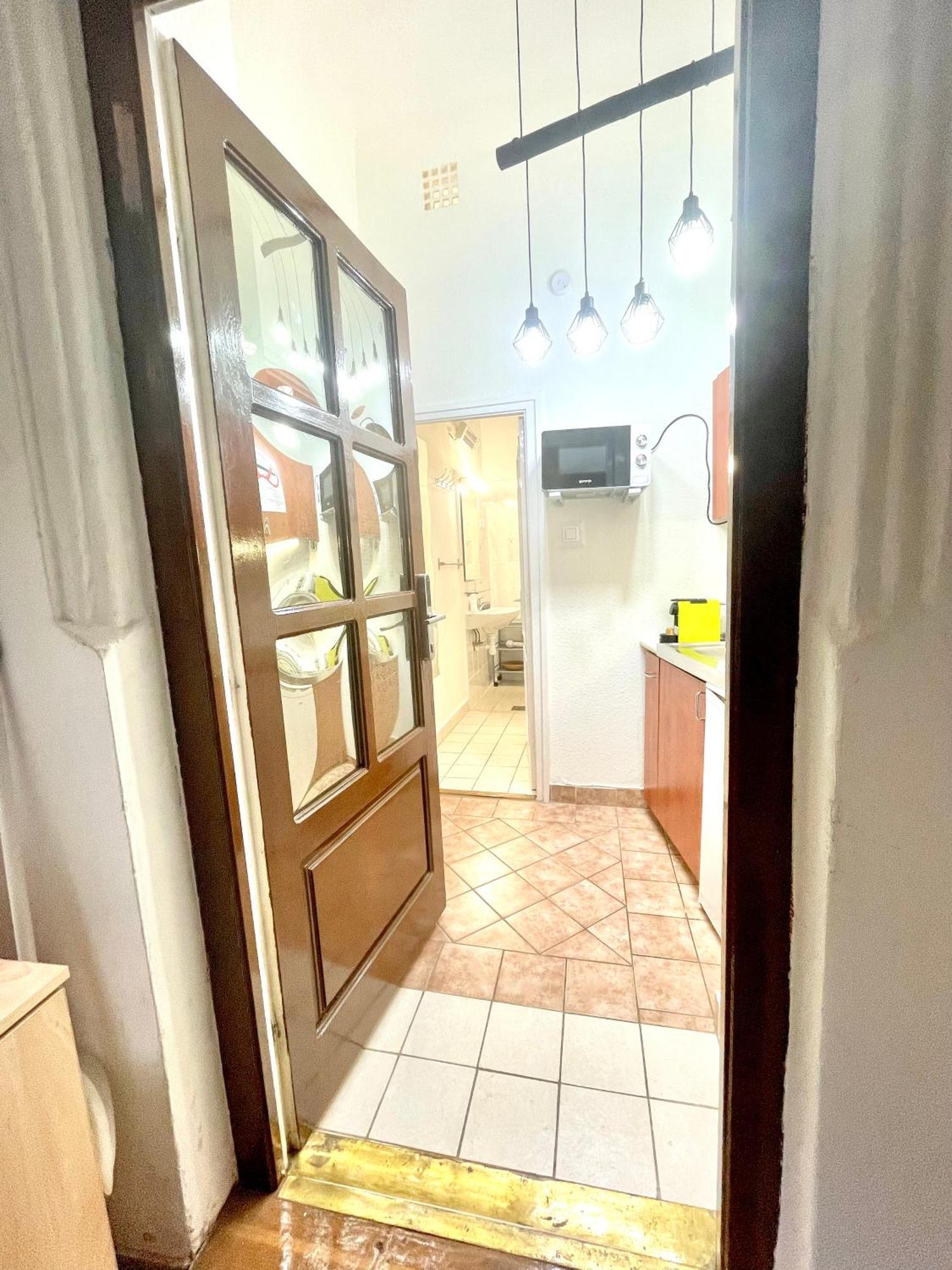 Small Cosy Near The Famous Westend Center Budapest