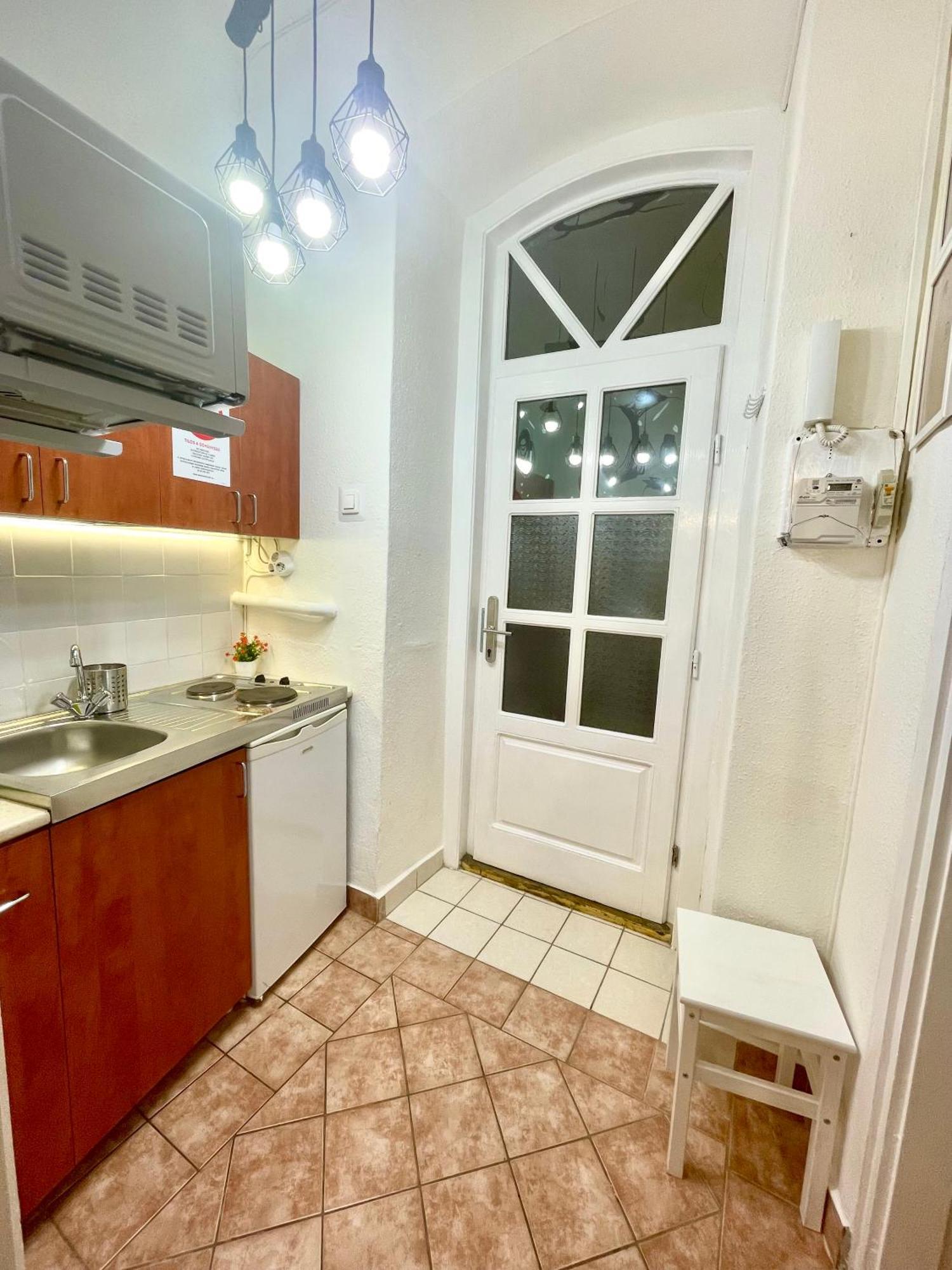 Small Cosy Near The Famous Westend Center Apartman Budapest
