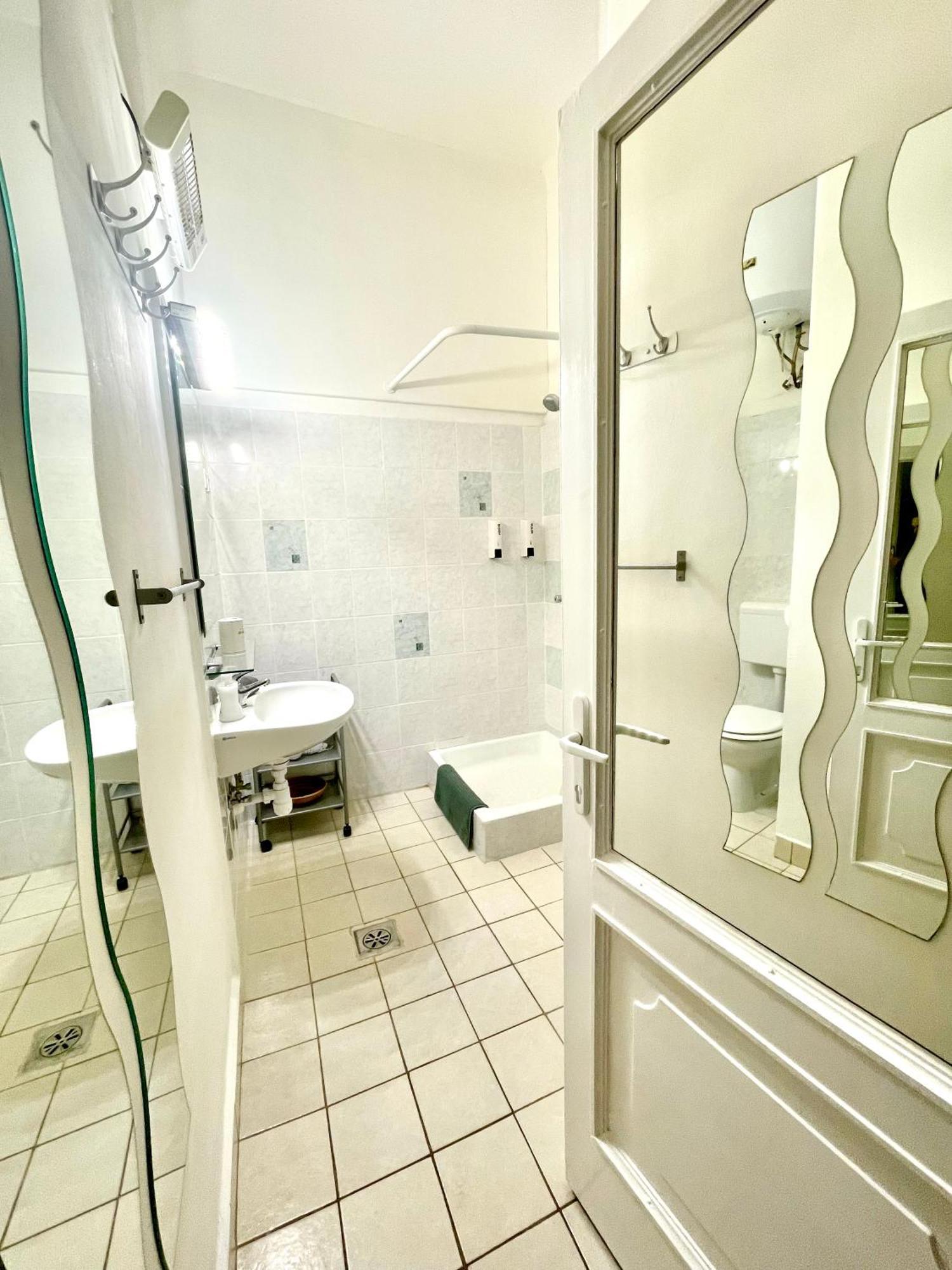 Apartman Small Cosy Near The Famous Westend Center