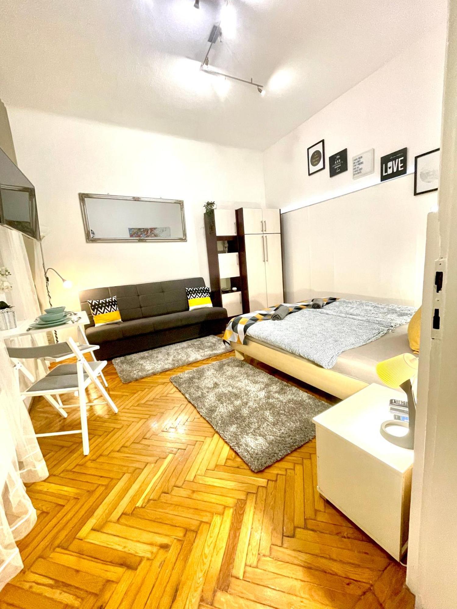 Small Cosy Near The Famous Westend Center Apartman Budapest