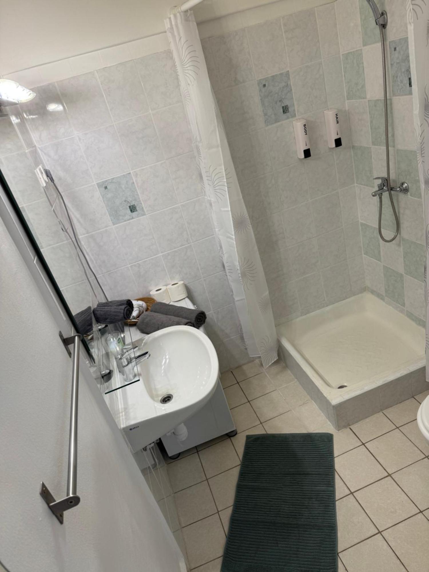 Small Cosy Near The Famous Westend Center