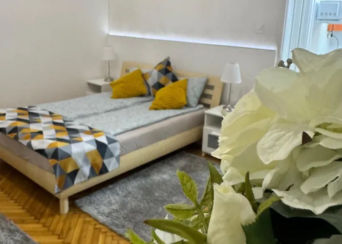 Small Cosy Apartment Near The Famous Westend City Center