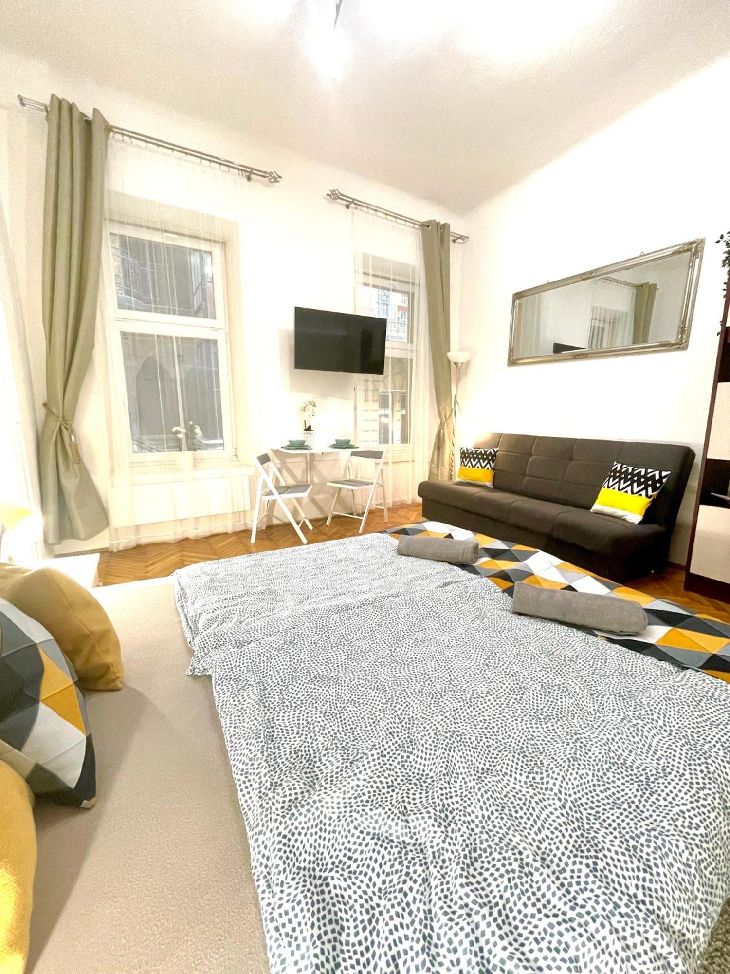 Small Cosy Near The Famous Westend Center * Budapeste