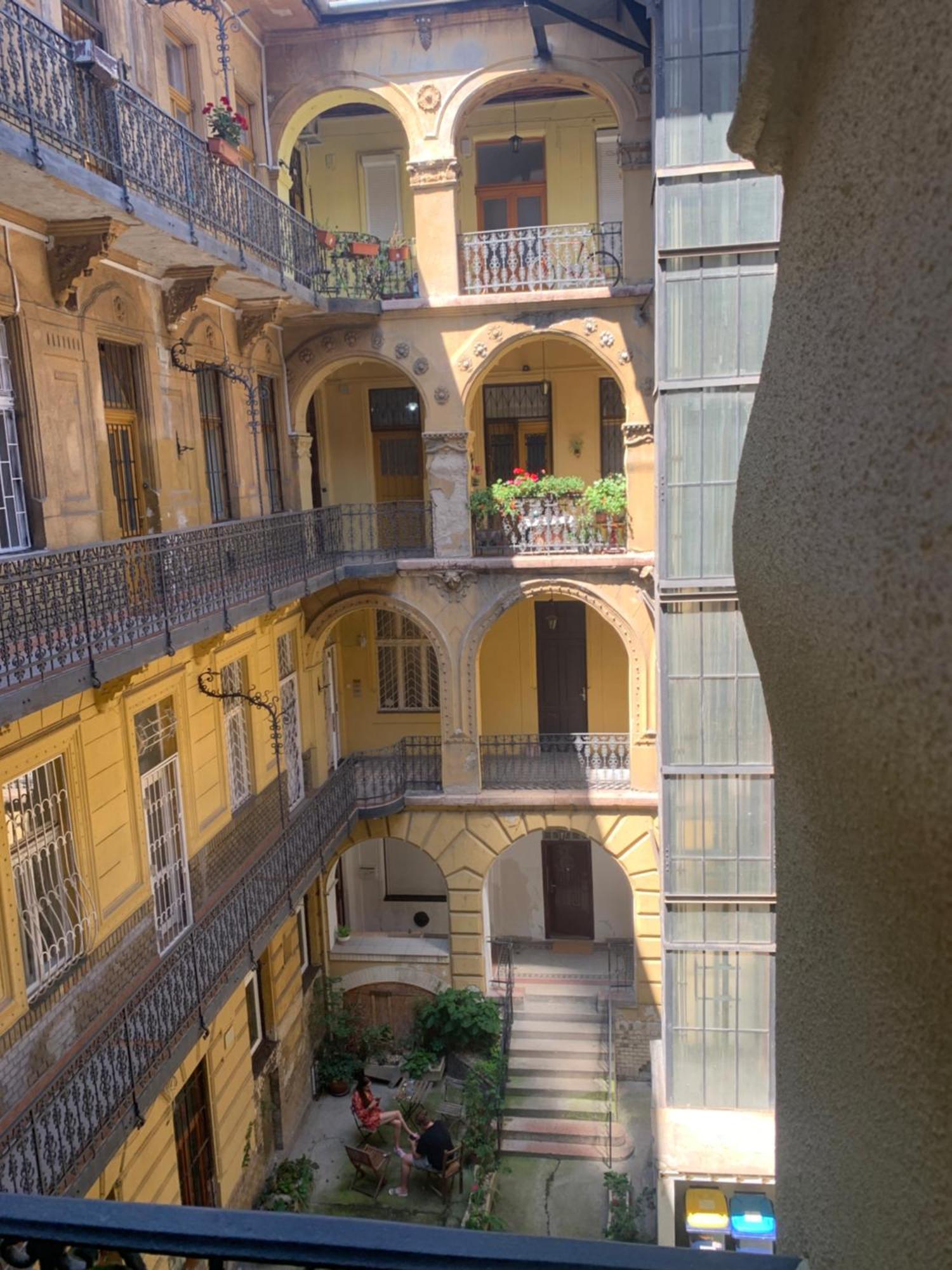 Small Cosy Near The Famous Westend Center * Budapeste