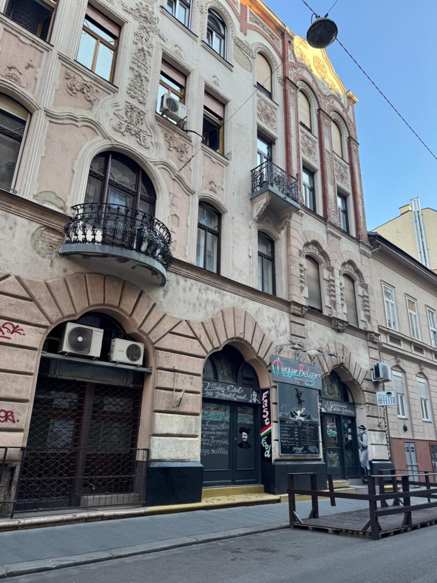 Small Cosy Near The Famous Westend Center Budapeste